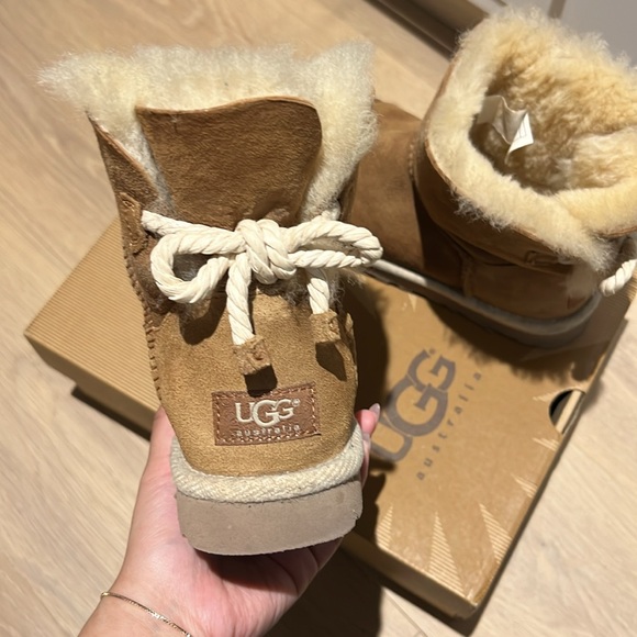 Ugg boots in chestnut - Picture 1 of 4